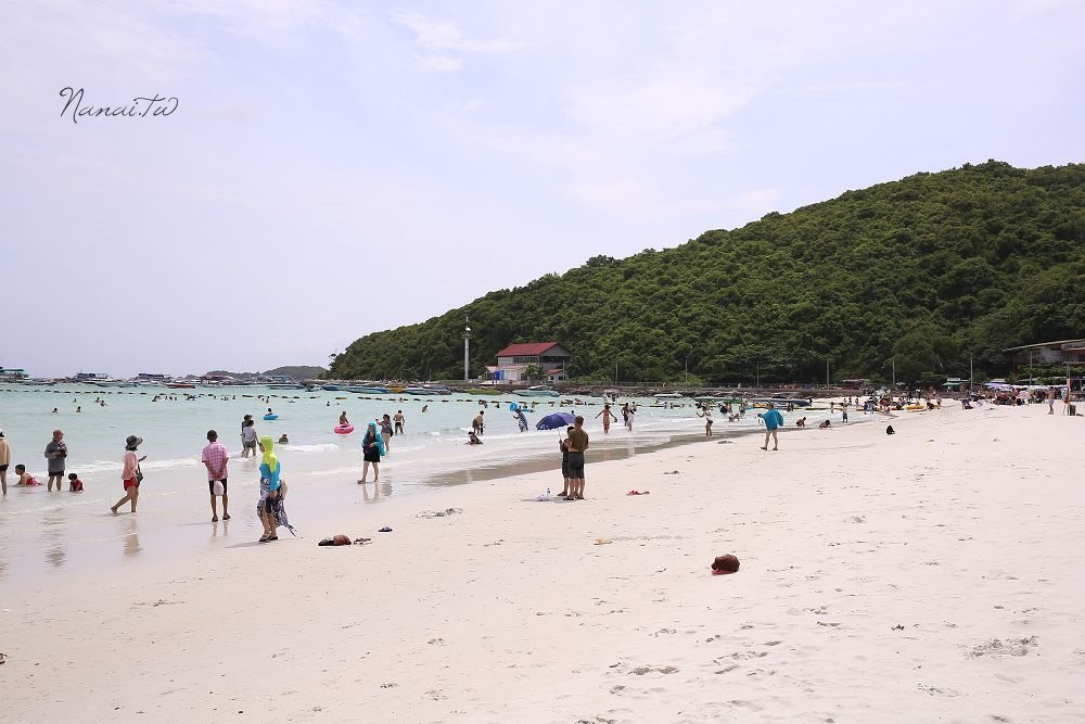 泰國芭達雅景點》小珊瑚島/格蘭島。大灣岩沙灘(Tawaen Beach)原來是夏天,海灘比基尼,水上活動 - Nana愛旅行札記