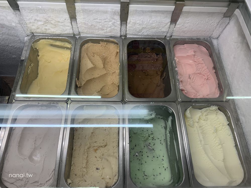 彰化田中》味芳冰淇淋。ig超夯的冰淇淋三明治、冰沙+冰淇淋兩吃法 - Nana愛旅行札記