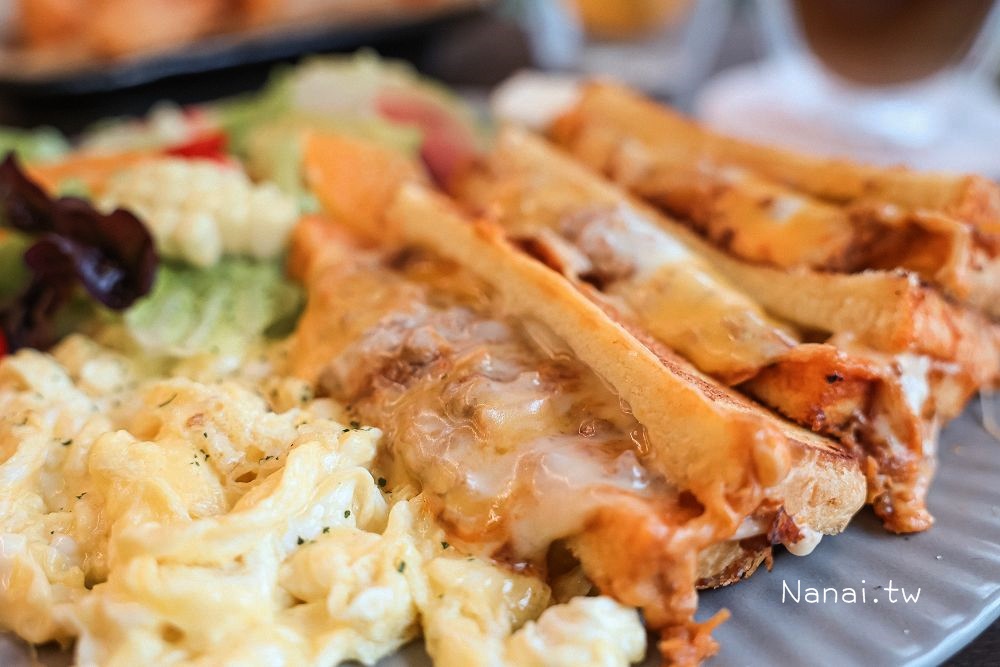 阿飛brunch｜台中早午餐，熱壓吐司裡面包肉醬乳酪，想吃要訂位 - Nana愛旅行札記