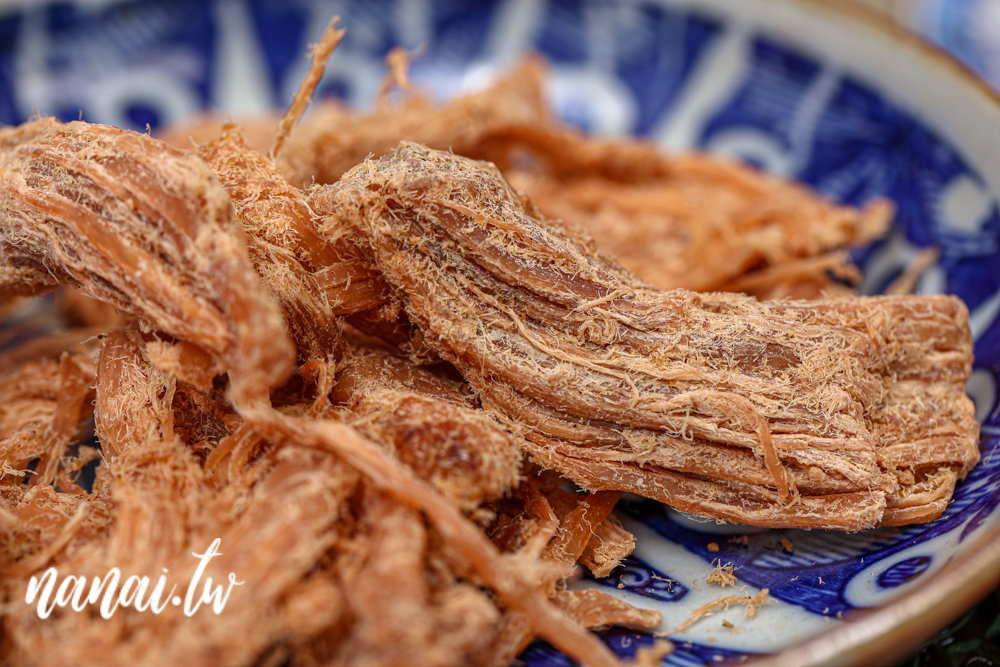 台中沙鹿必買伴手禮！陳石城肉脯近百年老店，大推首創全肉製炭燒脆脆丸 - Nana愛旅行札記