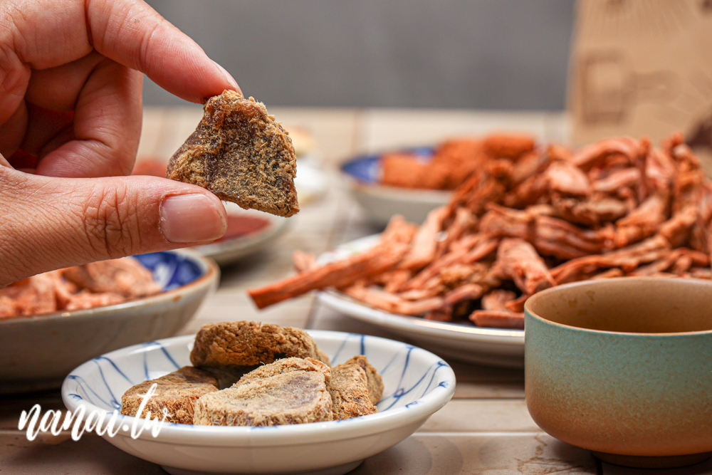 台中沙鹿必買伴手禮！陳石城肉脯近百年老店，大推首創全肉製炭燒脆脆丸 - Nana愛旅行札記