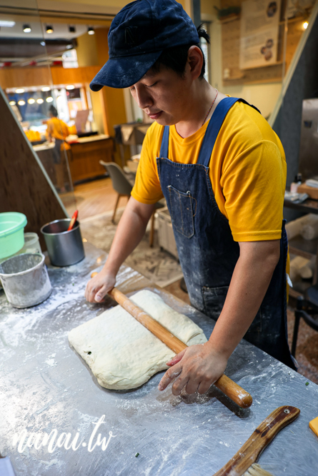 彰化鹿港排隊美食！餅留香厚蔥千層餅專賣鹿港總店，每日現做賣完為止 - Nana愛旅行札記