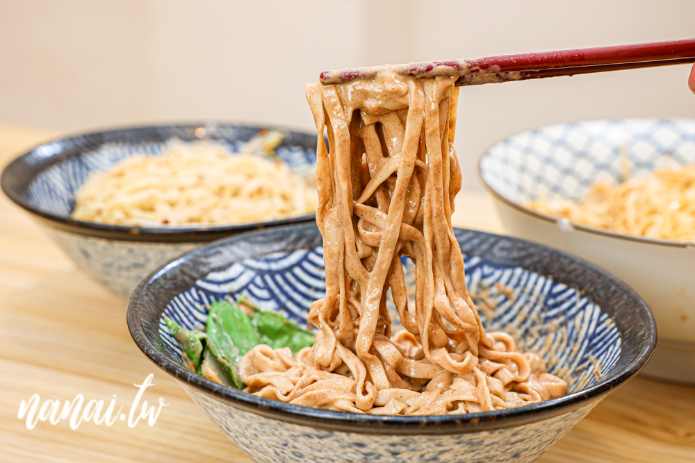 圓環頂麵食館-溪湖店。彰化溪湖銅板小吃，招牌餛飩乾意麵，內用可樂免費喝 - Nana愛旅行札記