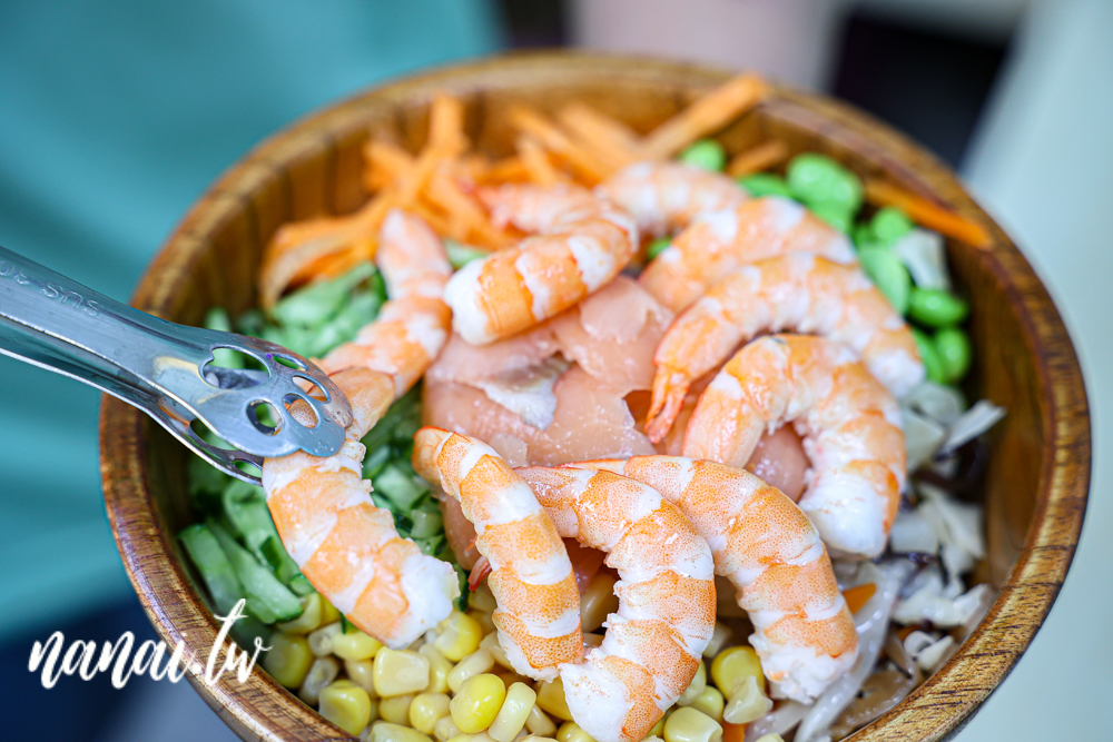 LaLaPoke夏威夷拌飯！台中新開輕食專賣店，菜色自由選 - Nana愛旅行札記