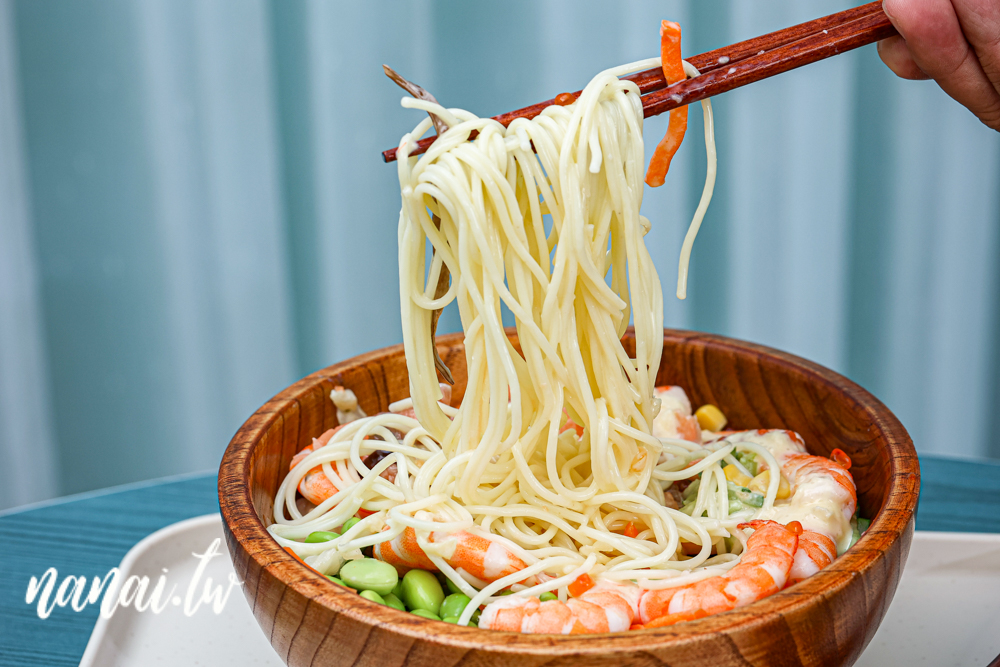 LaLaPoke夏威夷拌飯！台中新開輕食專賣店，菜色自由選 - Nana愛旅行札記