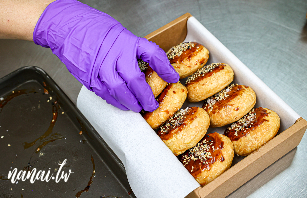 彰化田中橙義製研所！秒殺黃金田燒餅，外皮香酥，奶香與微甜奶糖餡好吃 - Nana愛旅行札記