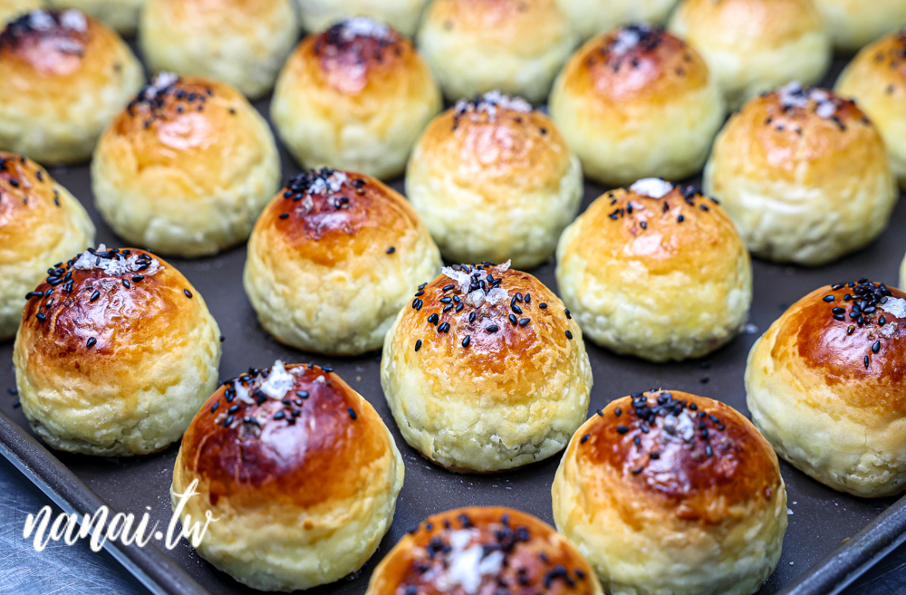 彰化田中橙義製研所！秒殺黃金田燒餅，外皮香酥，奶香與微甜奶糖餡好吃 - Nana愛旅行札記