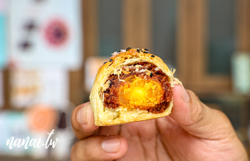 彰化田中橙義製研所！秒殺黃金田燒餅，外皮香酥，奶香與微甜奶糖餡好吃 - Nana愛旅行札記