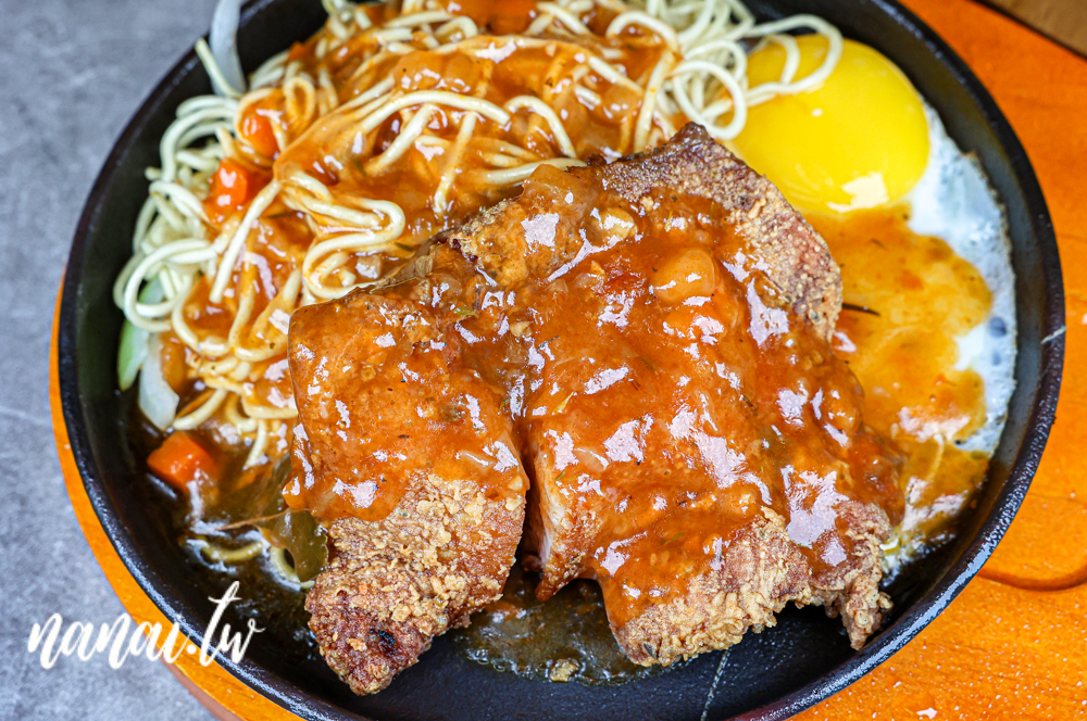 員林新開雞排王平價排餐！最低200元起，飲料，冰淇淋，濃湯自助吧，小型溜滑梯 - Nana愛旅行札記