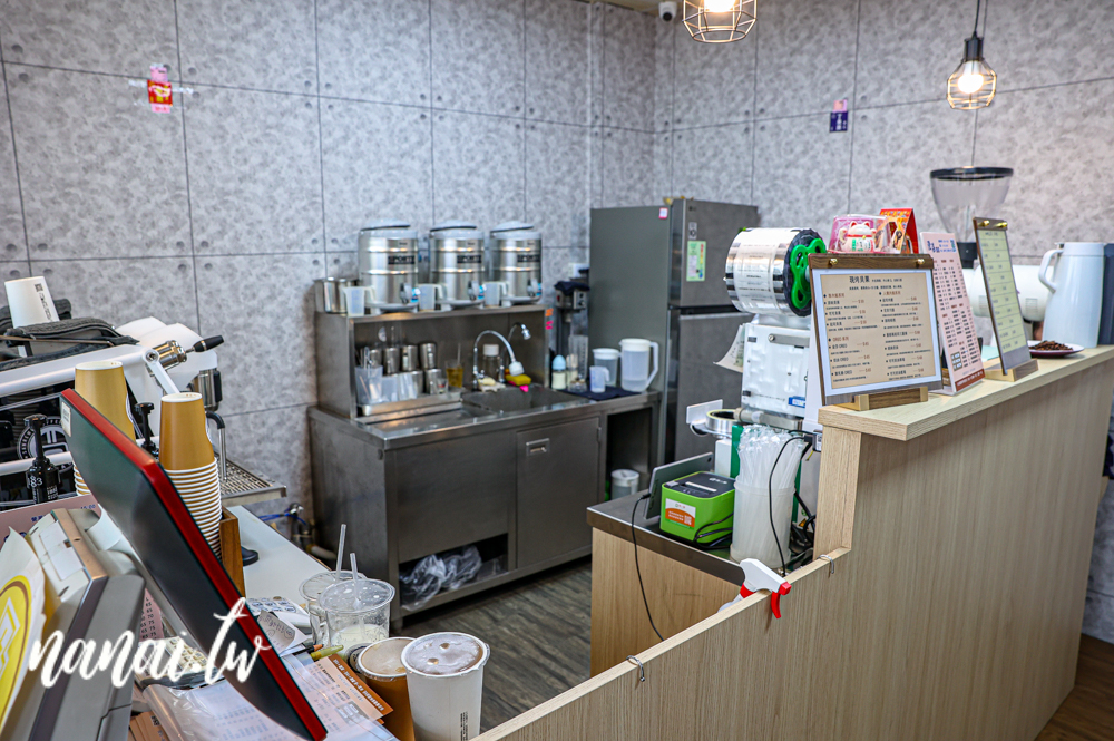 澄湛咖啡！員林平價咖啡百元有找，白咖啡好喝，早上6:30營業 - Nana愛旅行札記