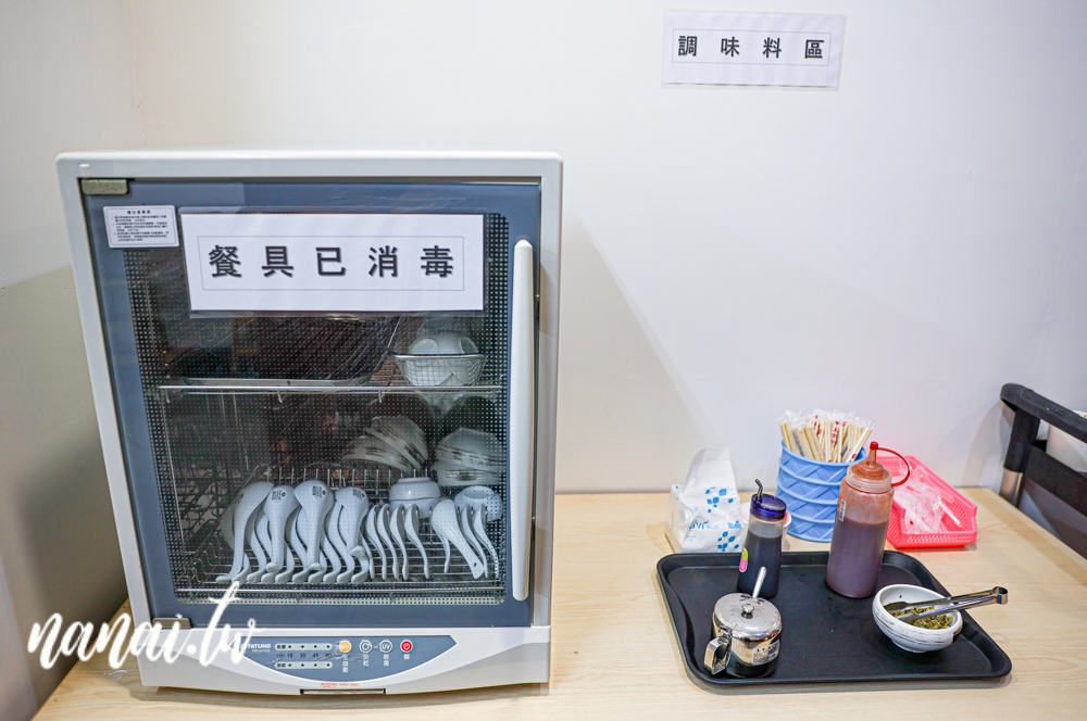 台中西屯新開萬家粉、麵館!必點招牌牛肉麵和麻辣特滷,吃過會再回訪 - Nana愛旅行札記 台中西屯新開萬家粉、麵館!必點招牌牛肉麵和麻辣特滷,吃過會再回訪 - Nana愛旅行札記