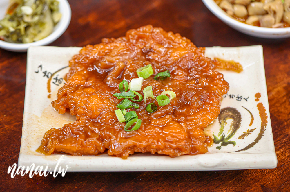 台中西屯新開萬家粉、麵館！必點招牌牛肉麵和麻辣特滷，吃過會再回訪 - Nana愛旅行札記