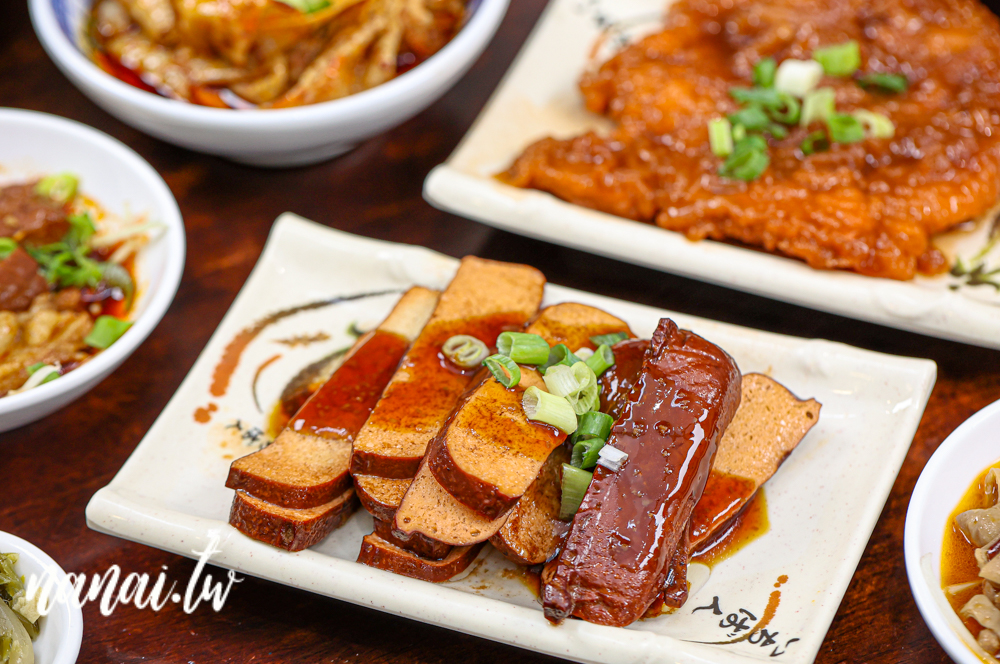 台中西屯新開萬家粉、麵館!必點招牌牛肉麵和麻辣特滷,吃過會再回訪 - Nana愛旅行札記 台中西屯新開萬家粉、麵館!必點招牌牛肉麵和麻辣特滷,吃過會再回訪 - Nana愛旅行札記
