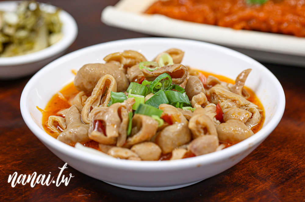 台中西屯新開萬家粉、麵館!必點招牌牛肉麵和麻辣特滷,吃過會再回訪 - Nana愛旅行札記 台中西屯新開萬家粉、麵館!必點招牌牛肉麵和麻辣特滷,吃過會再回訪 - Nana愛旅行札記