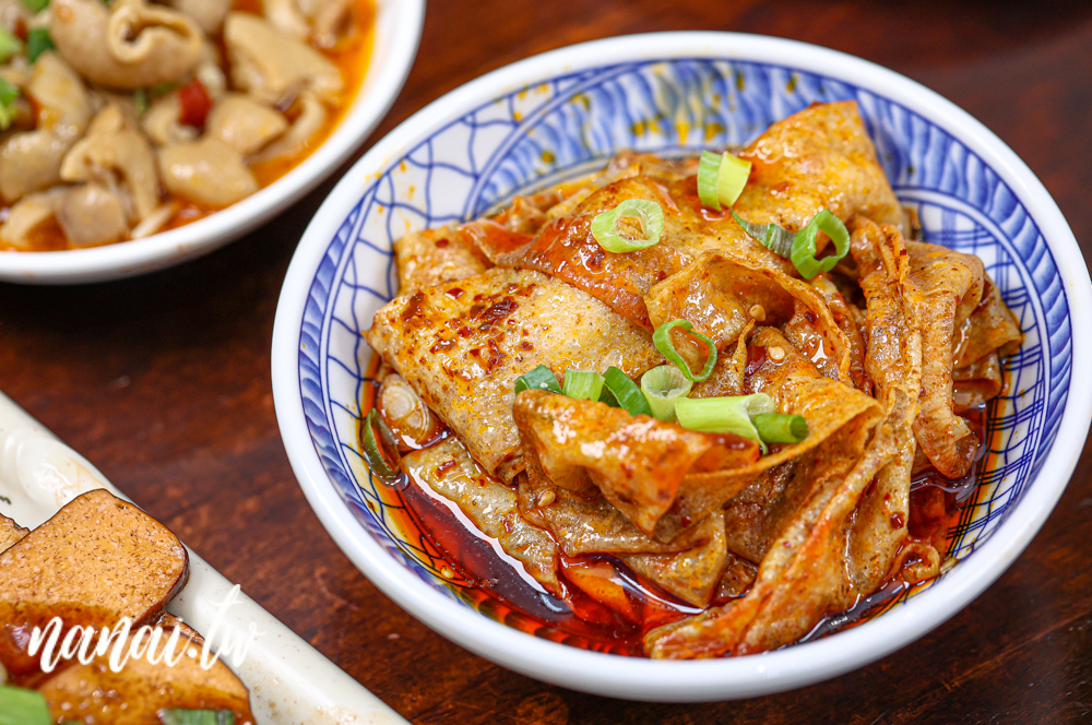 台中西屯新開萬家粉、麵館!必點招牌牛肉麵和麻辣特滷,吃過會再回訪 - Nana愛旅行札記 台中西屯新開萬家粉、麵館!必點招牌牛肉麵和麻辣特滷,吃過會再回訪 - Nana愛旅行札記