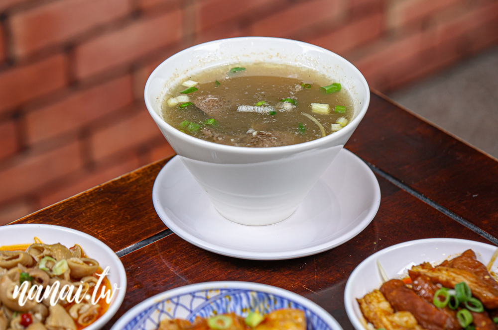 台中西屯新開萬家粉、麵館！必點招牌牛肉麵和麻辣特滷，吃過會再回訪 - Nana愛旅行札記