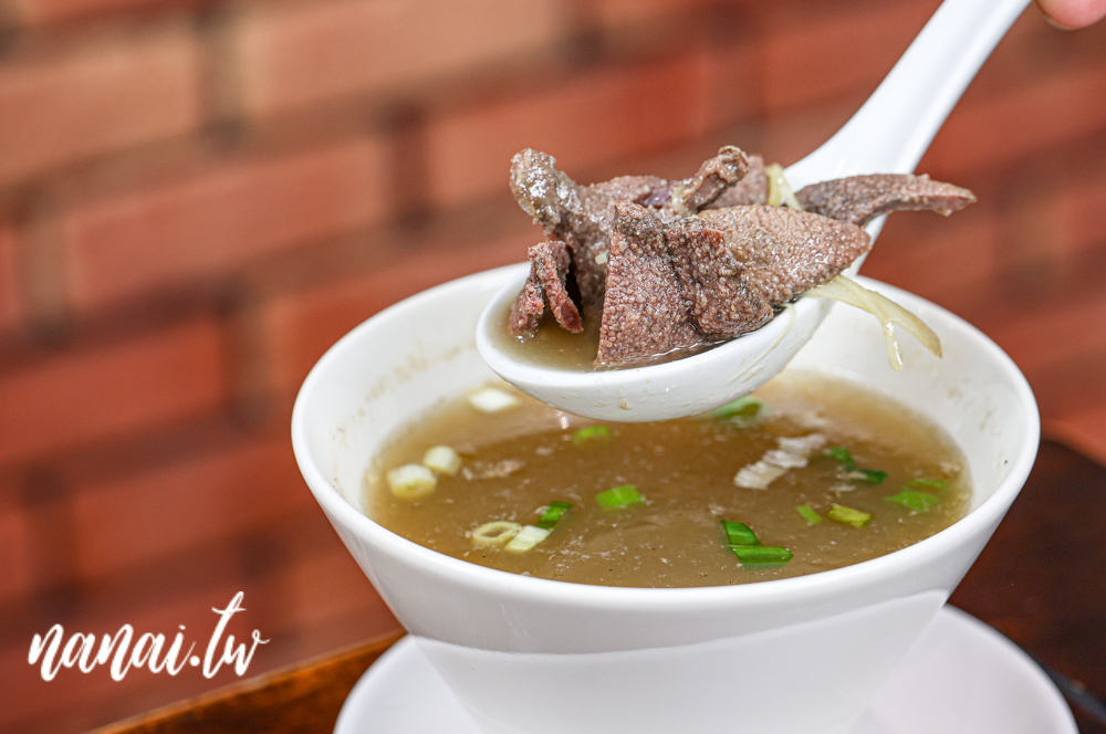 台中西屯新開萬家粉、麵館!必點招牌牛肉麵和麻辣特滷,吃過會再回訪 - Nana愛旅行札記 台中西屯新開萬家粉、麵館!必點招牌牛肉麵和麻辣特滷,吃過會再回訪 - Nana愛旅行札記