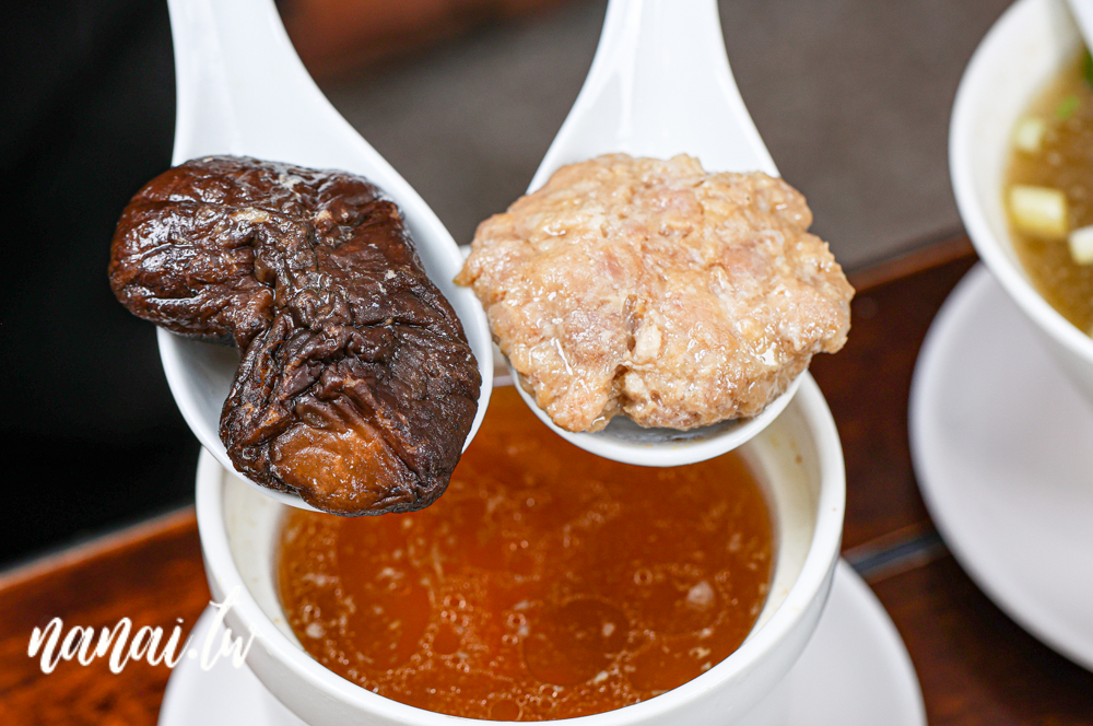 台中西屯新開萬家粉、麵館!必點招牌牛肉麵和麻辣特滷,吃過會再回訪 - Nana愛旅行札記 台中西屯新開萬家粉、麵館!必點招牌牛肉麵和麻辣特滷,吃過會再回訪 - Nana愛旅行札記
