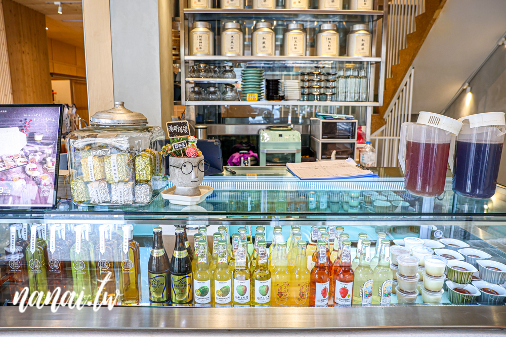 湯明茶樓台中店！台中人氣聚餐新地標，老宅文青茶樓，新式台菜料理 - Nana愛旅行札記