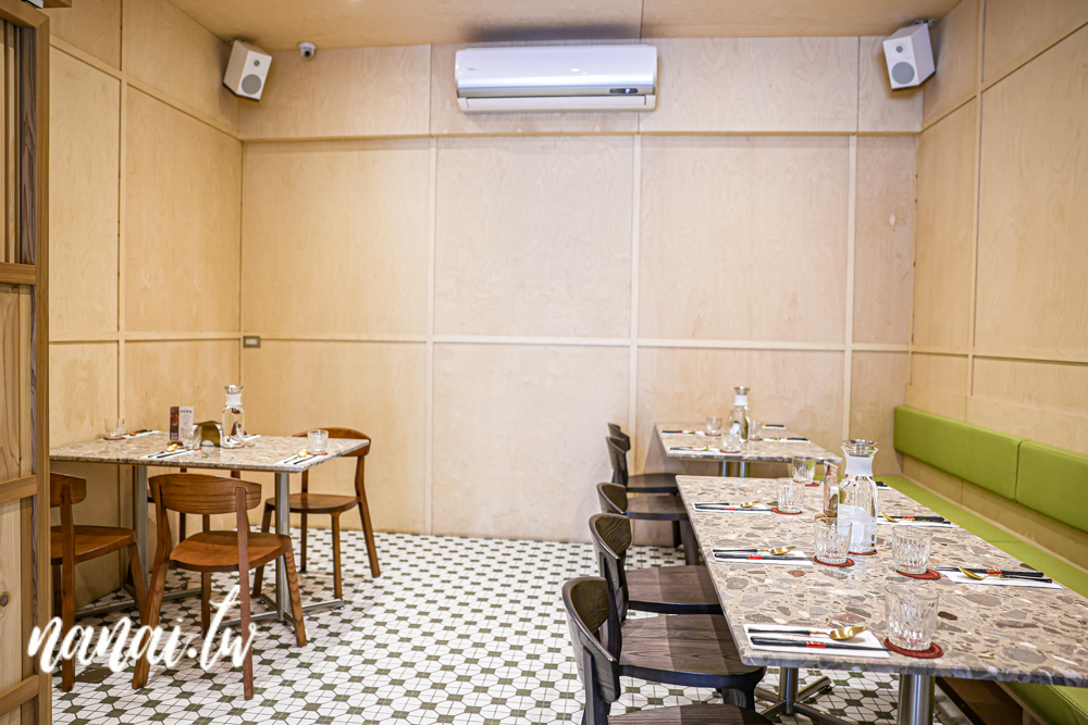 湯明茶樓台中店！台中人氣聚餐新地標，老宅文青茶樓，新式台菜料理 - Nana愛旅行札記