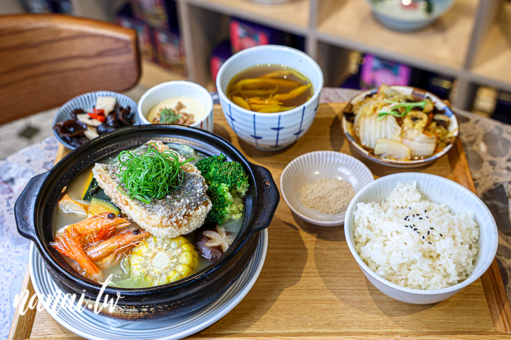 湯明茶樓台中店！台中人氣聚餐新地標，老宅文青茶樓，新式台菜料理 - Nana愛旅行札記