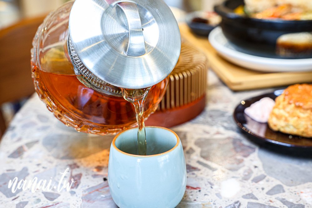 湯明茶樓台中店！台中人氣聚餐新地標，老宅文青茶樓，新式台菜料理 - Nana愛旅行札記