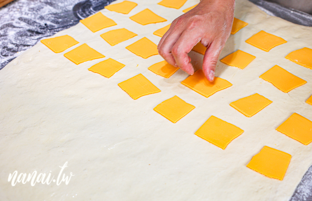 隱身員林三民街的餅留香厚蔥千層餅員林店！千層餅蔥給得有夠多，酥皮蔥肉餅必嚐 - Nana愛旅行札記