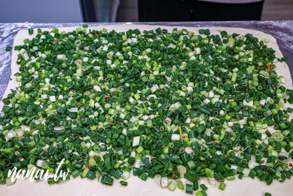 隱身員林三民街的餅留香厚蔥千層餅員林店!千層餅蔥給得有夠多,酥皮蔥肉餅必嚐 - Nana愛旅行札記 隱身員林三民街的餅留香厚蔥千層餅員林店!千層餅蔥給得有夠多,酥皮蔥肉餅必嚐 - Nana愛旅行札記