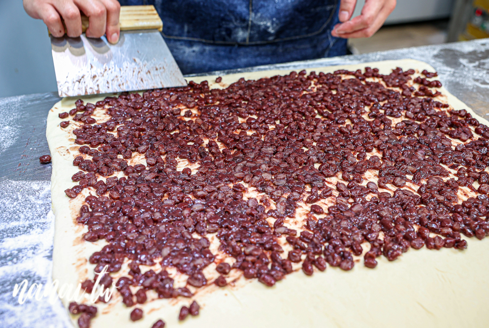 隱身員林三民街的餅留香厚蔥千層餅員林店！千層餅蔥給得有夠多，酥皮蔥肉餅必嚐 - Nana愛旅行札記