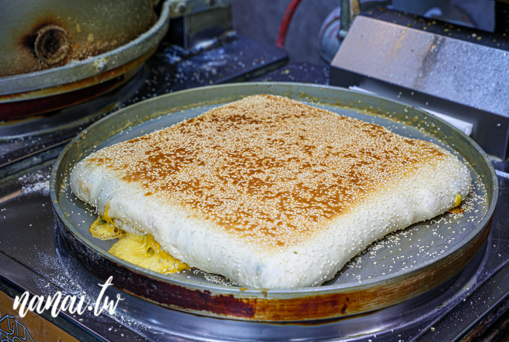 隱身員林三民街的餅留香厚蔥千層餅員林店!千層餅蔥給得有夠多,酥皮蔥肉餅必嚐 - Nana愛旅行札記 隱身員林三民街的餅留香厚蔥千層餅員林店!千層餅蔥給得有夠多,酥皮蔥肉餅必嚐 - Nana愛旅行札記