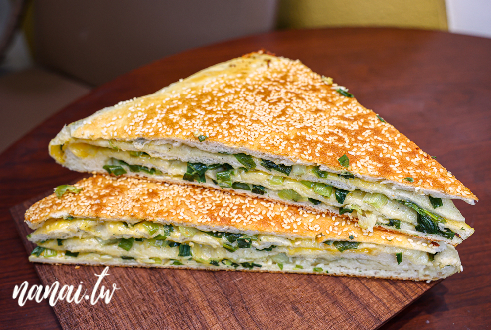 隱身員林三民街的餅留香厚蔥千層餅員林店！千層餅蔥給得有夠多，酥皮蔥肉餅必嚐 - Nana愛旅行札記