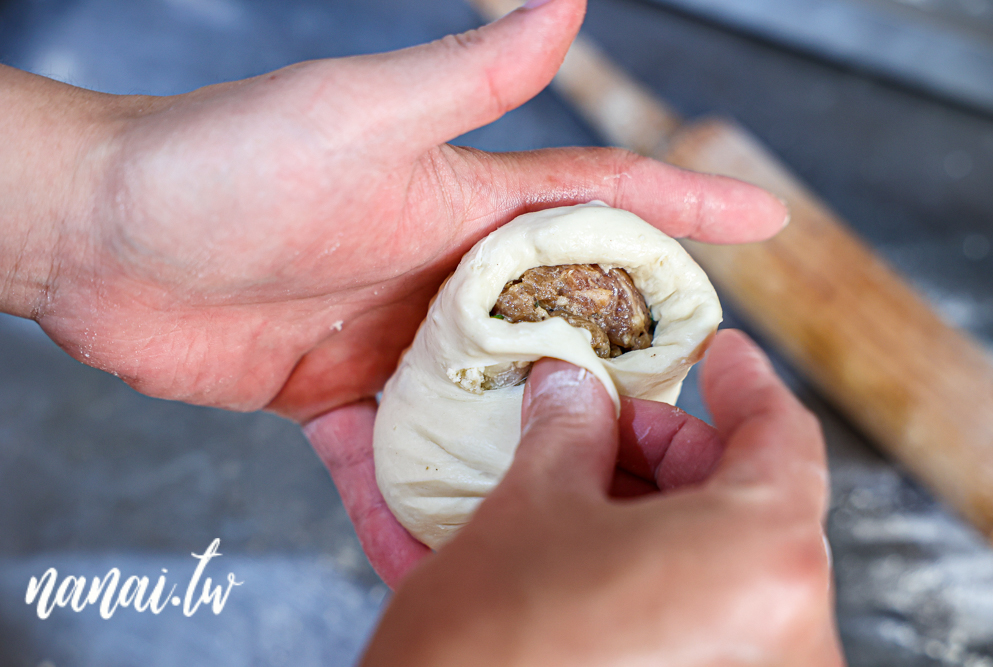 隱身員林三民街的餅留香厚蔥千層餅員林店!千層餅蔥給得有夠多,酥皮蔥肉餅必嚐 - Nana愛旅行札記 隱身員林三民街的餅留香厚蔥千層餅員林店!千層餅蔥給得有夠多,酥皮蔥肉餅必嚐 - Nana愛旅行札記