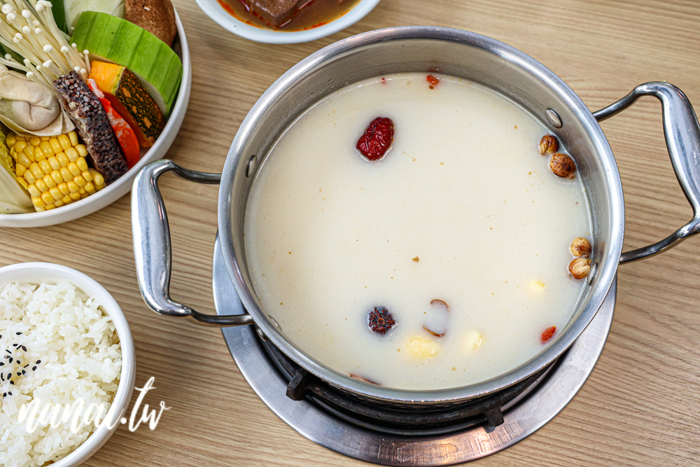 青坐請坐鍋物專科！嘉義火車站旁質感個人鍋物，飲料無限暢飲 - Nana愛旅行札記