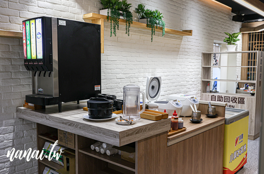 彰化市新開拉麵店！日出MAX拉麵，免費飲料、白飯、冰淇淋自助吧。濃厚雞白湯和濃厚海老湯 - Nana愛旅行札記