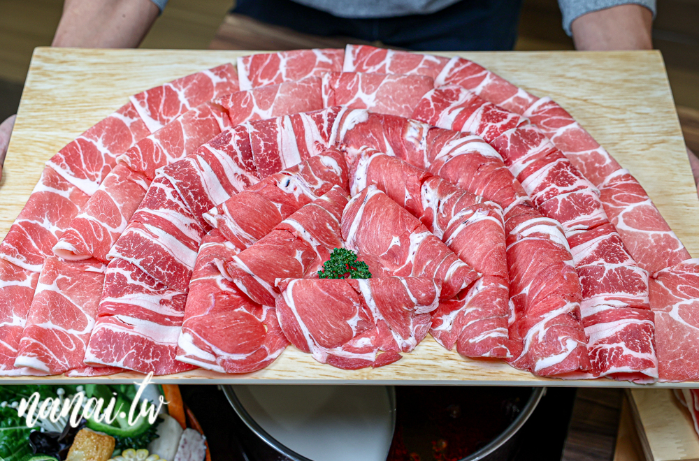 売鍋員林店！彰化員林大道新開超人氣火鍋店，野菜自助吧吃到飽 - Nana愛旅行札記
