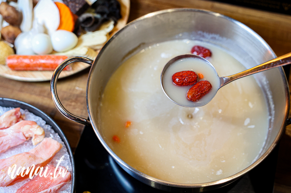 論石間鍋物員林店!必點爆炒石頭鍋,小農蔬菜自助吧 - Nana愛旅行札記 論石間鍋物員林店!必點爆炒石頭鍋,小農蔬菜自助吧 - Nana愛旅行札記