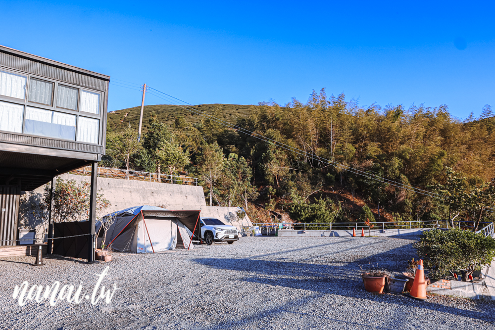 嘉義梅山振峯茶園碧湖山營區！睡在海拔1100公尺的茶園裡，近太平雲梯、太平老街 - Nana愛旅行札記
