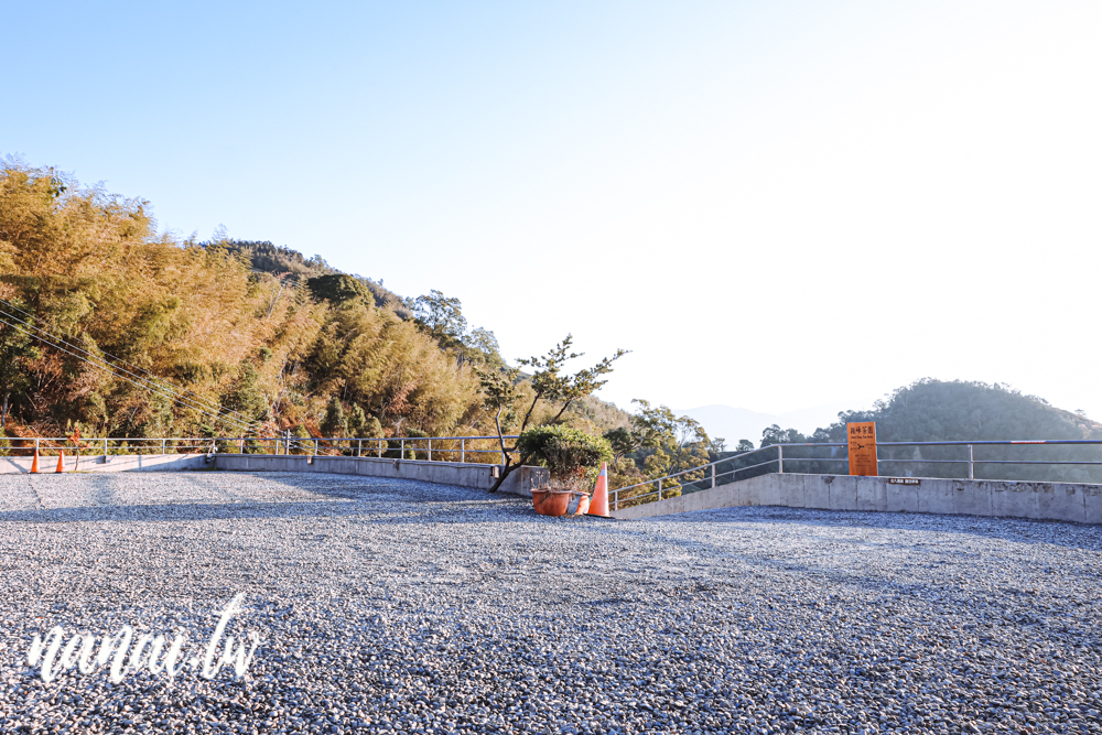 嘉義梅山振峯茶園碧湖山營區！睡在海拔1100公尺的茶園裡，近太平雲梯、太平老街 - Nana愛旅行札記